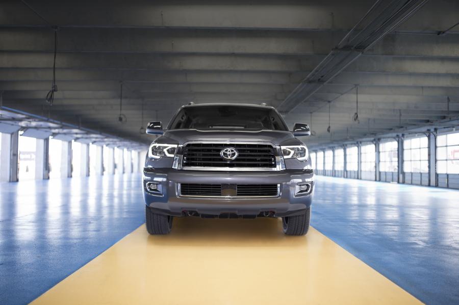  Toyota Sequoia TRD Sport 2017 года  (фото 3 из 5)